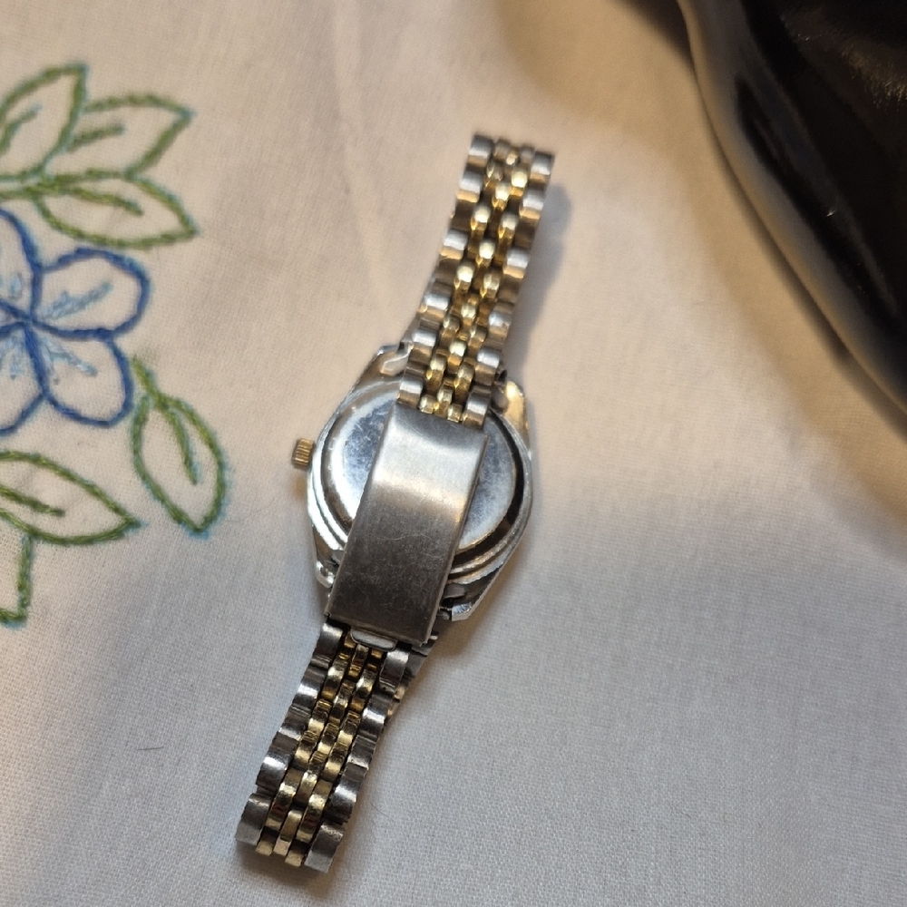 Waltham Two-Tone Quartz Watch - Picture 4 of 10